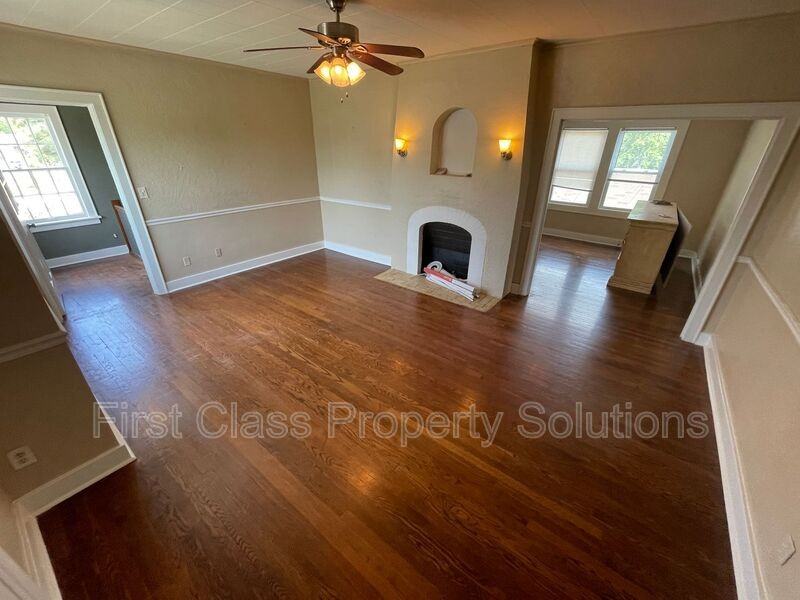3029 1/2 Nw 12th St - Photo 3 of 20