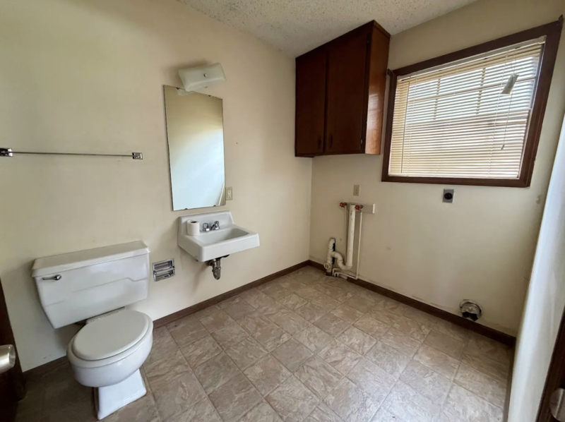3423 Harvard Rd - Photo 3 of 8