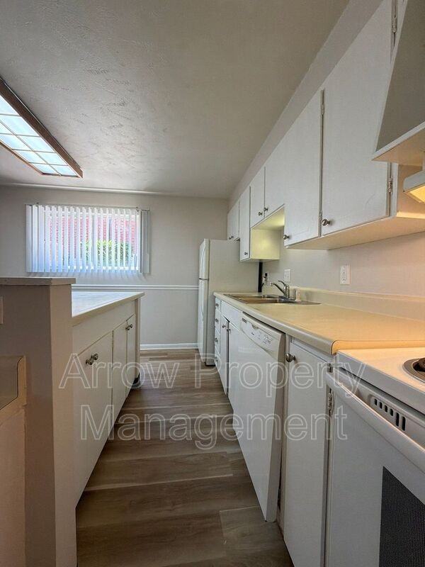 1446 S 20th St - Photo 4 of 11