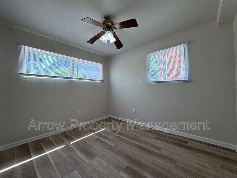 1446 S 20th St - Photo 5 of 11