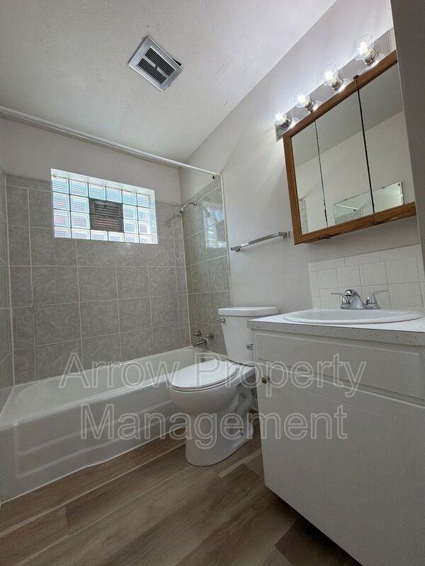 1446 S 20th St - Photo 7 of 11