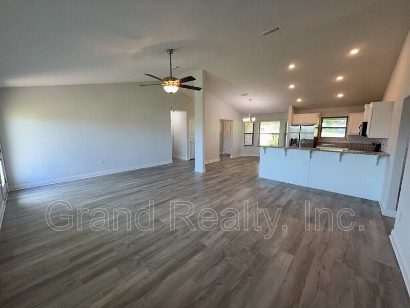 5004 Hamilton Crossing Blvd - Photo 5 of 26