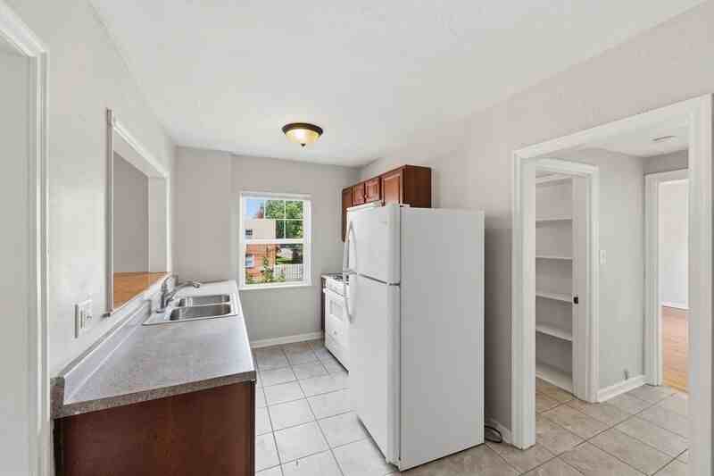 1048 Berkeley Rd #B - Photo 7 of 11