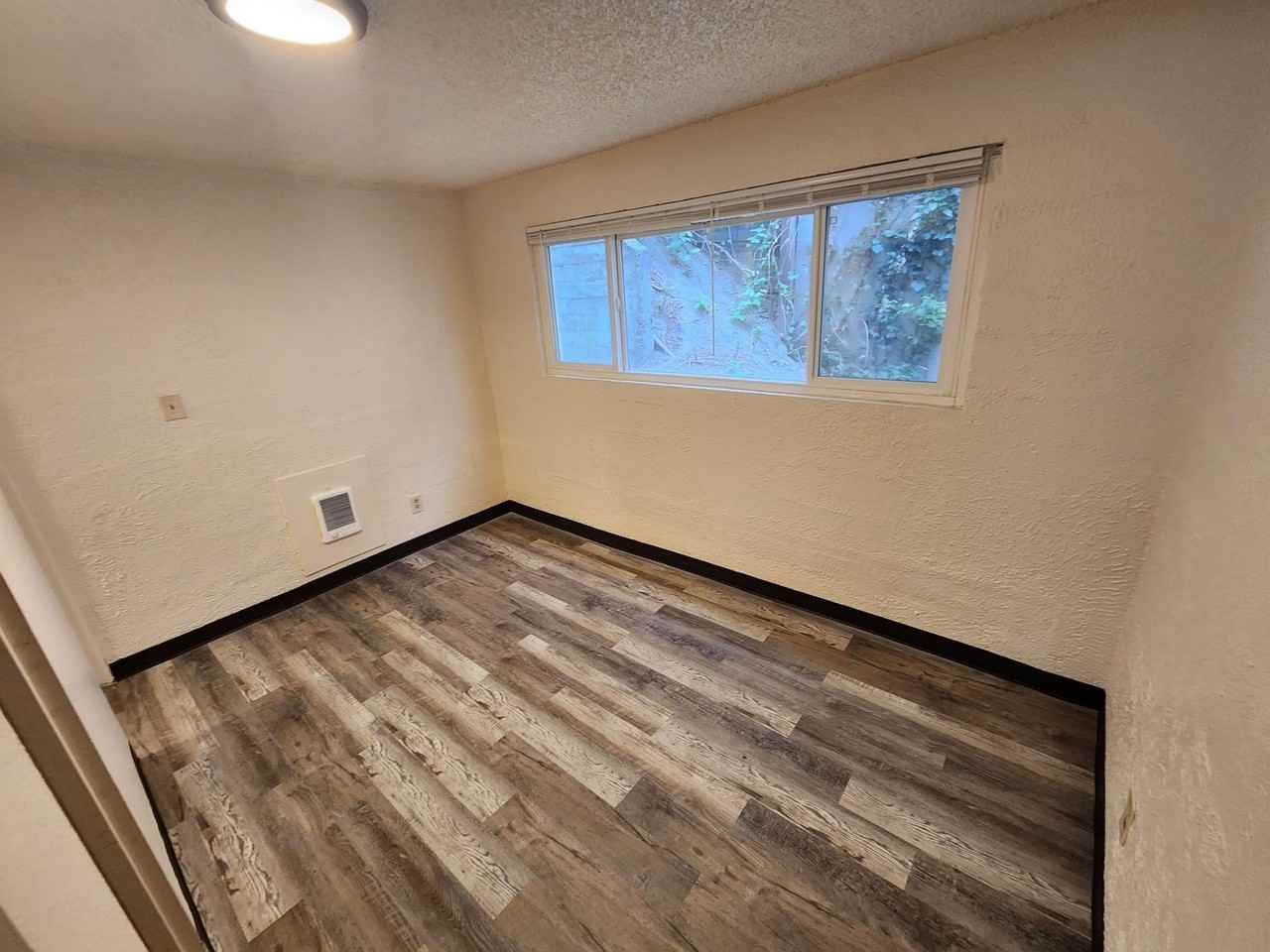 Melrose Court Apartments - Photo 6 of 9