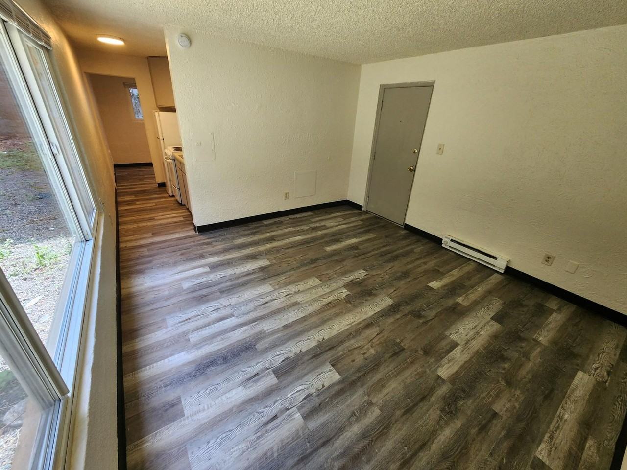 Melrose Court Apartments - Photo 7 of 9