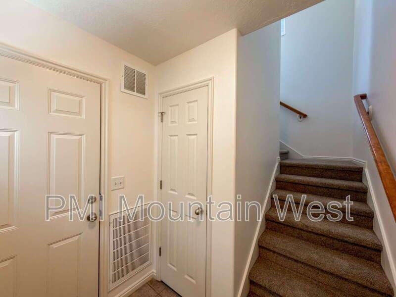 443 Kent Dr - Photo 3 of 25