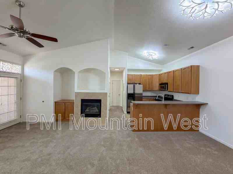 443 Kent Dr - Photo 5 of 25