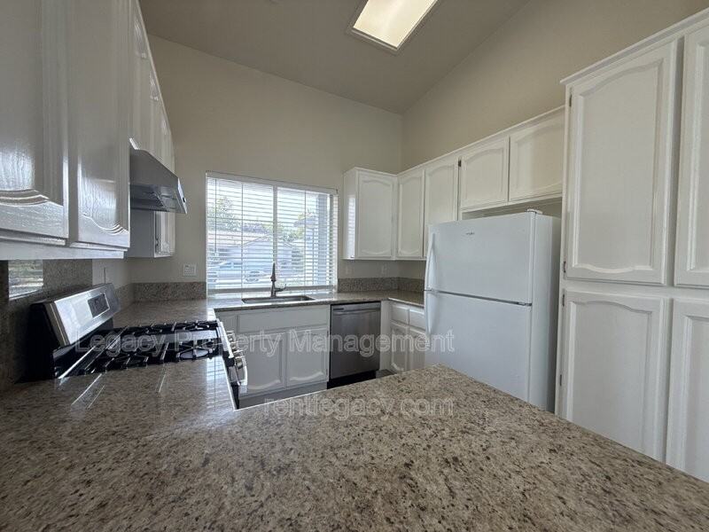 403 Munden Ct - Photo 5 of 19