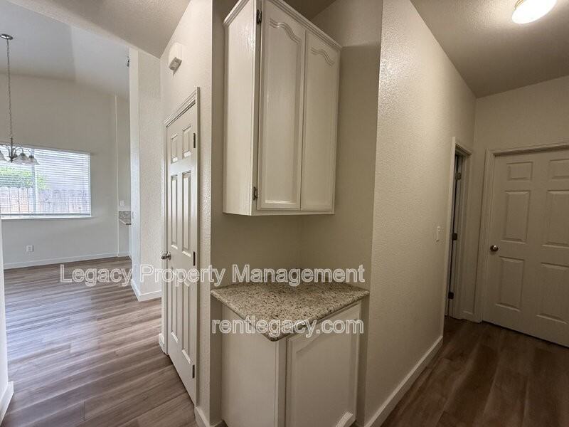 403 Munden Ct - Photo 7 of 19
