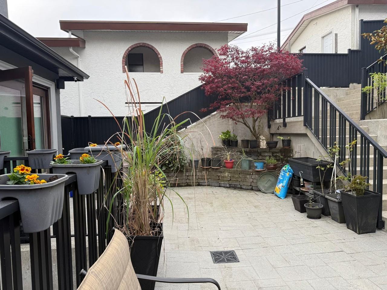 97 Holdom Avenue - Photo 6 of 8