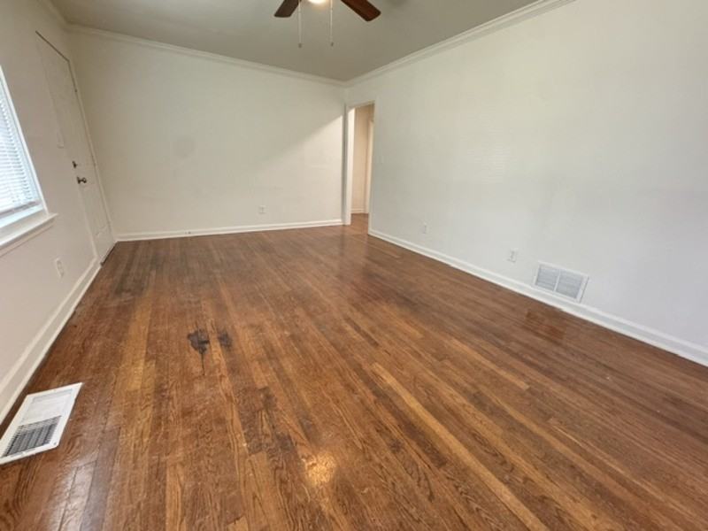 340 Adelle St Se - Photo 3 of 12