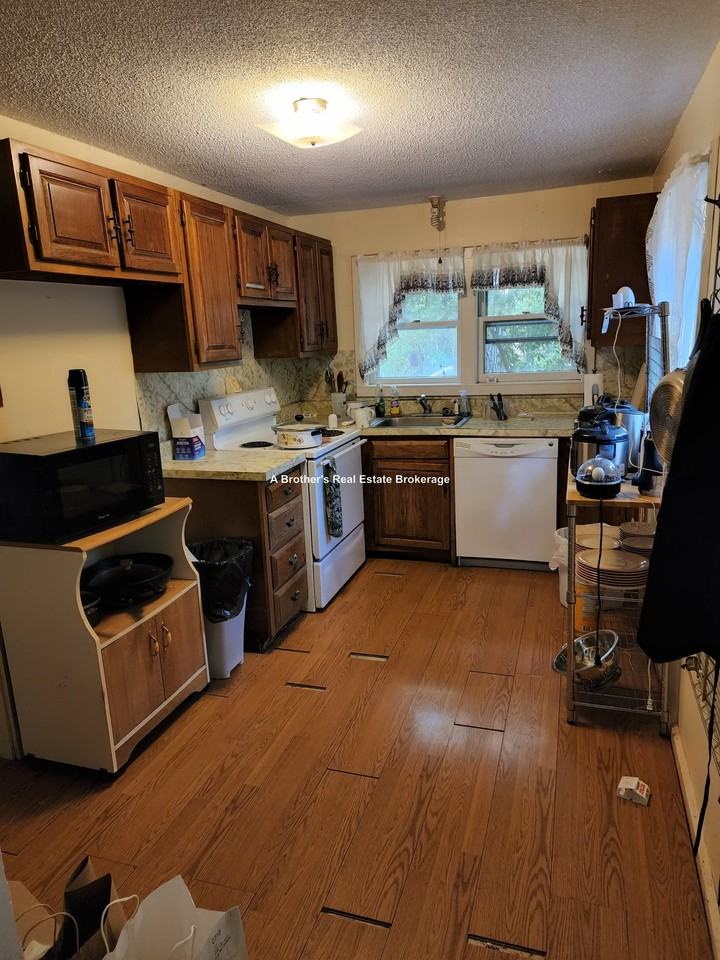 50 Oakdale Ave - Photo 5 of 19