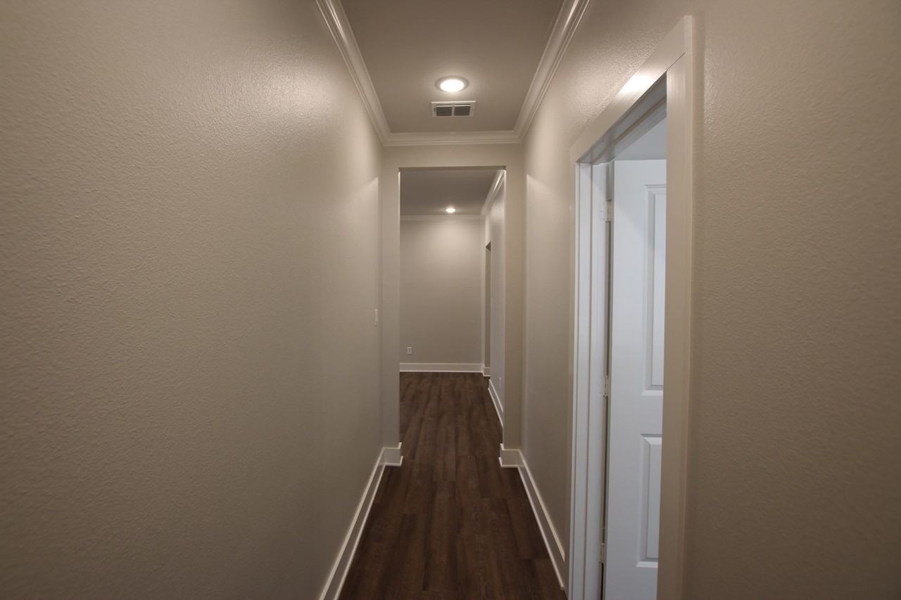 727 Freedom Way - Photo 2 of 24