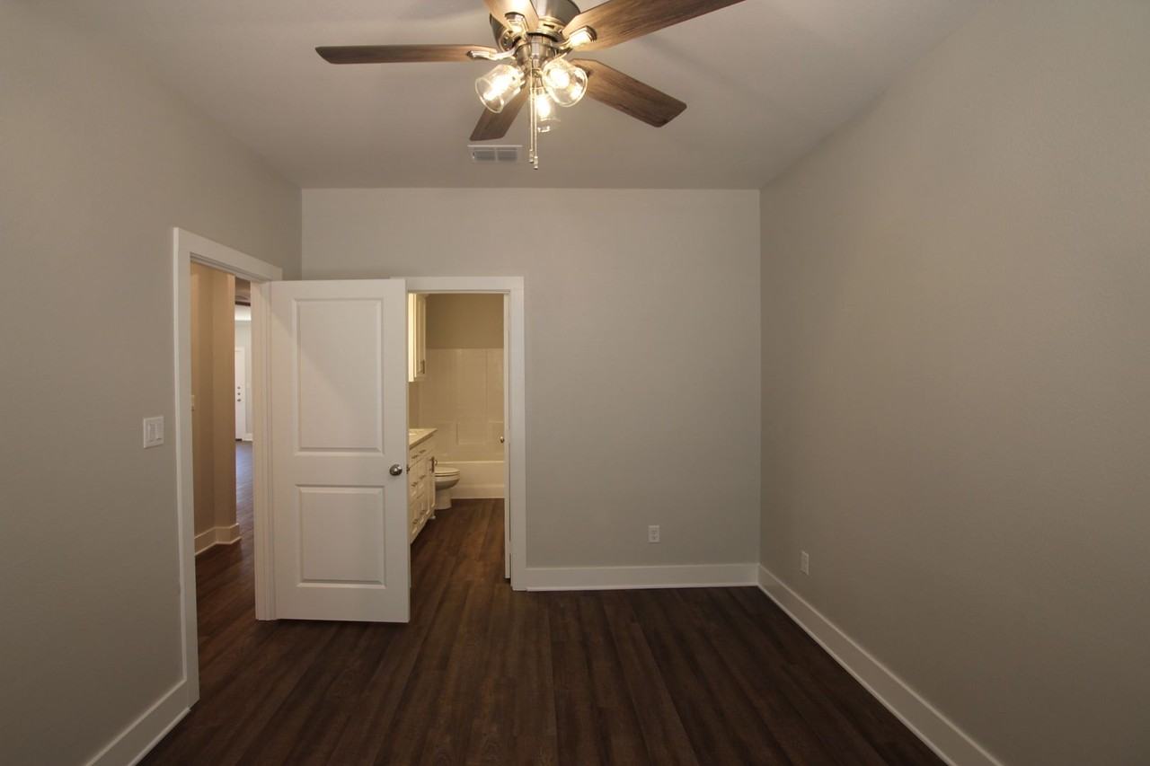 727 Freedom Way - Photo 5 of 24