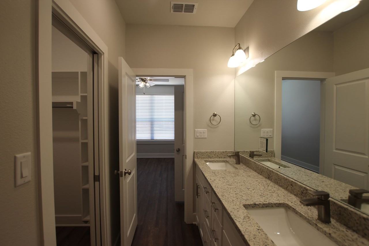 727 Freedom Way - Photo 7 of 24