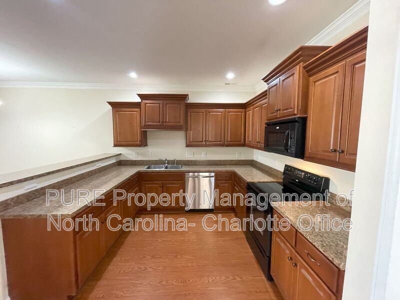 68 Wembley Dr - Photo 5 of 21