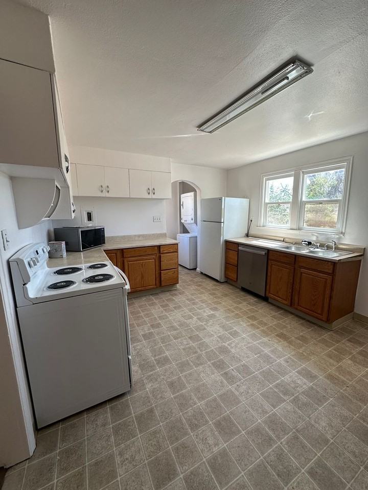 345 N 300 W - Photo 3 of 10
