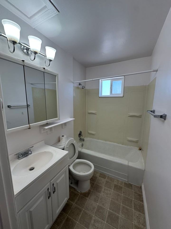 345 N 300 W - Photo 4 of 10