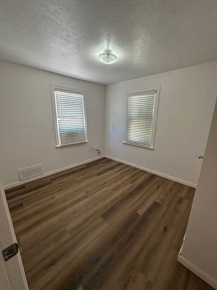 345 N 300 W - Photo 5 of 10