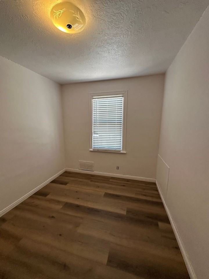 345 N 300 W - Photo 6 of 10