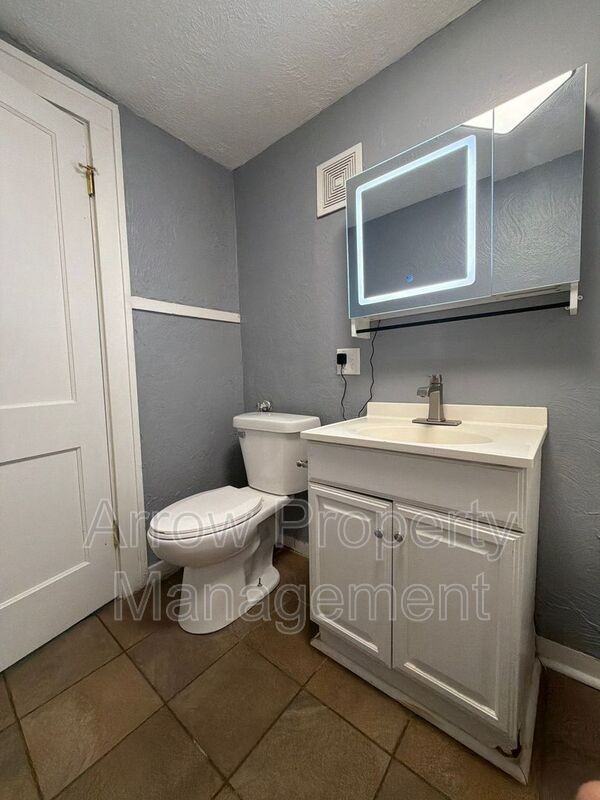 723 Ella St #B2 - Photo 6 of 10