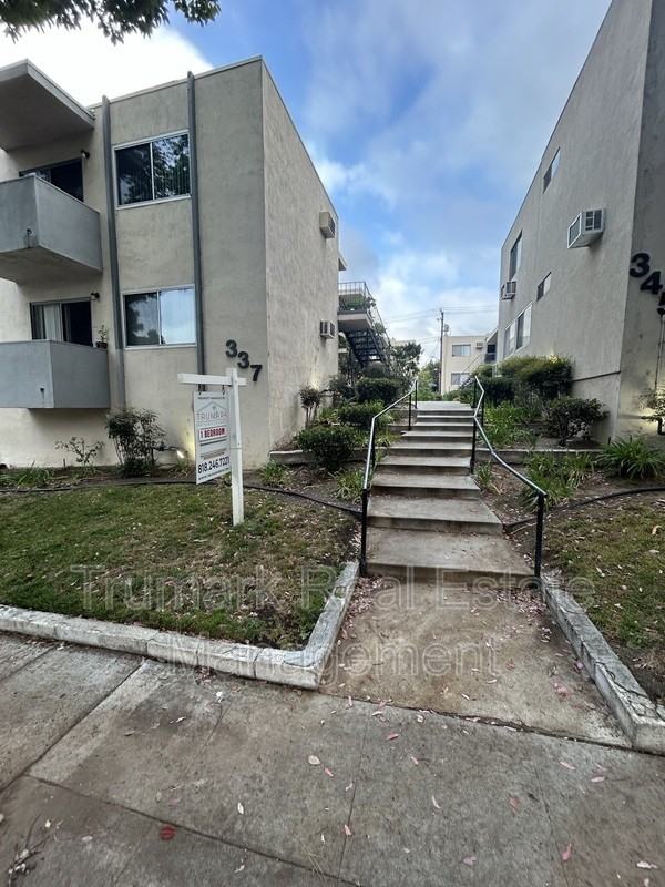 337 E Tujunga Ave #M