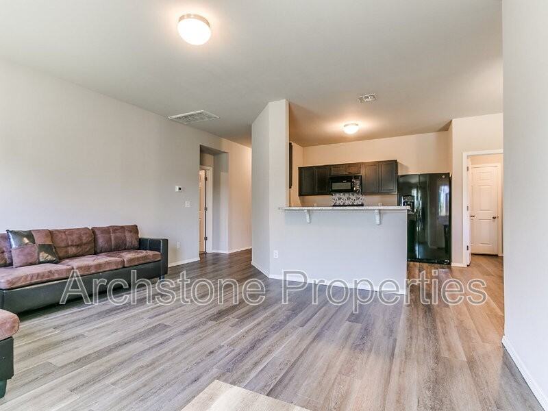 1308 Dustin Dr - Photo 4 of 33