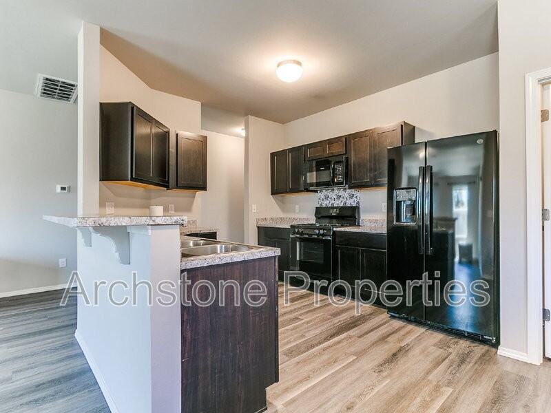 1308 Dustin Dr - Photo 5 of 33