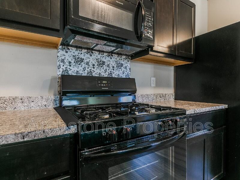 1308 Dustin Dr - Photo 7 of 33