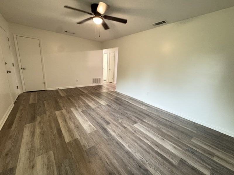 1526 Barcelona Dr - Photo 3 of 15