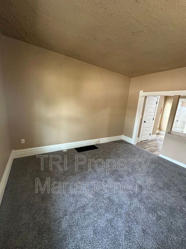 1221 10th St #1 - Photo 2 of 5