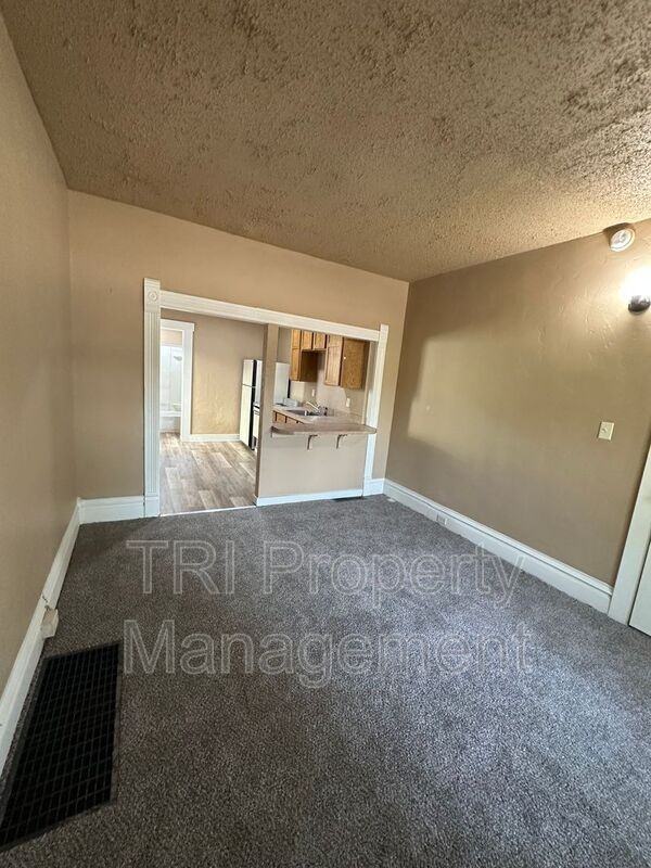 1221 10th St #1 - Photo 3 of 5