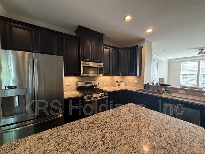 308 Covington Dr - Photo 2 of 15