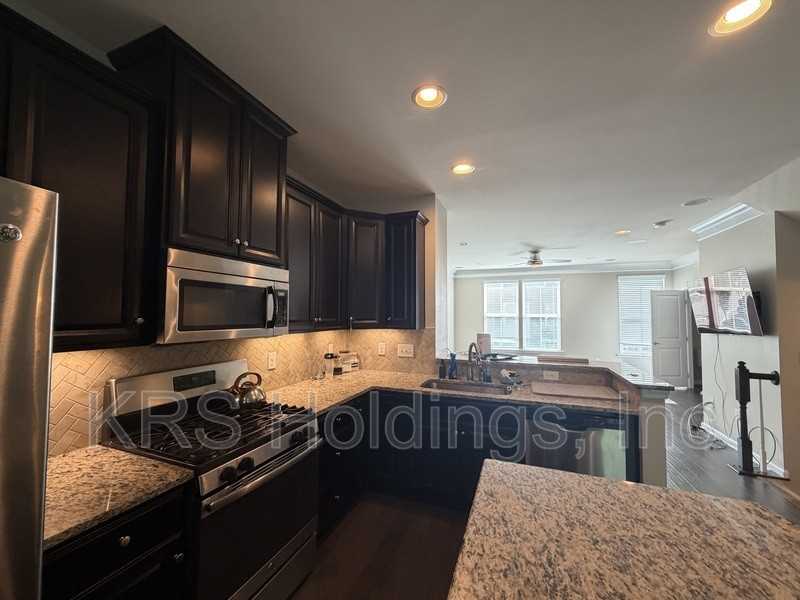 308 Covington Dr - Photo 3 of 15