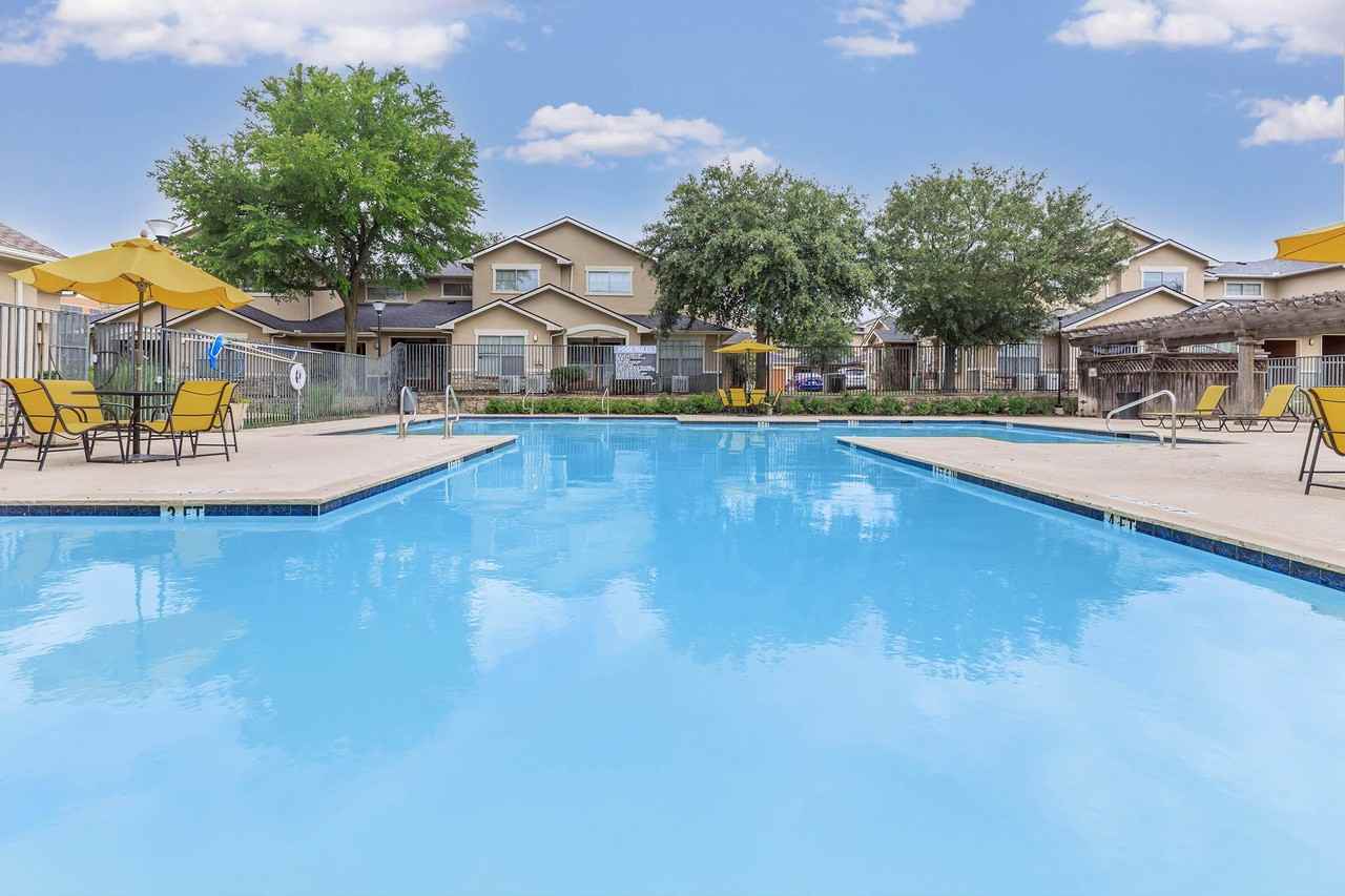 Hickory Trace Townhomes - Photo 2 of 34