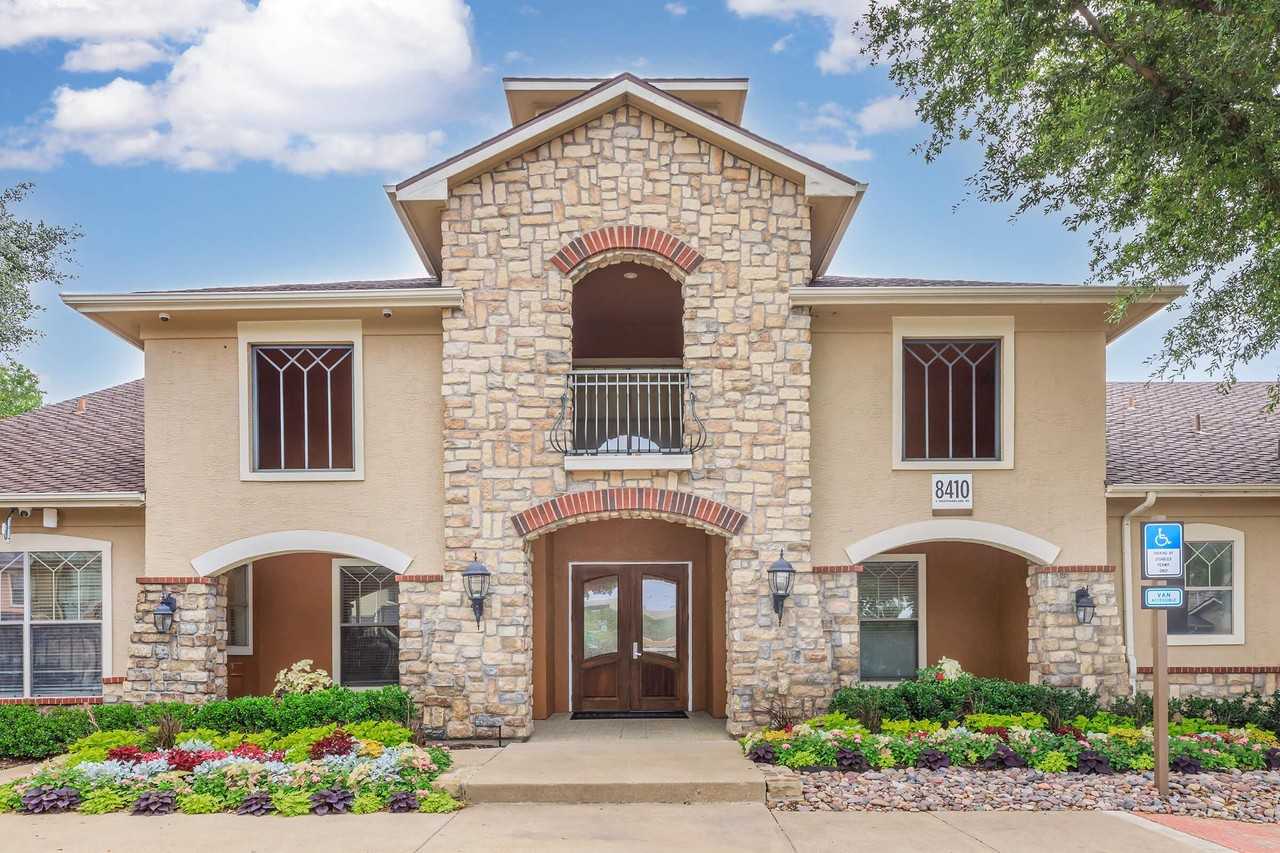 Hickory Trace Townhomes - Photo 3 of 34