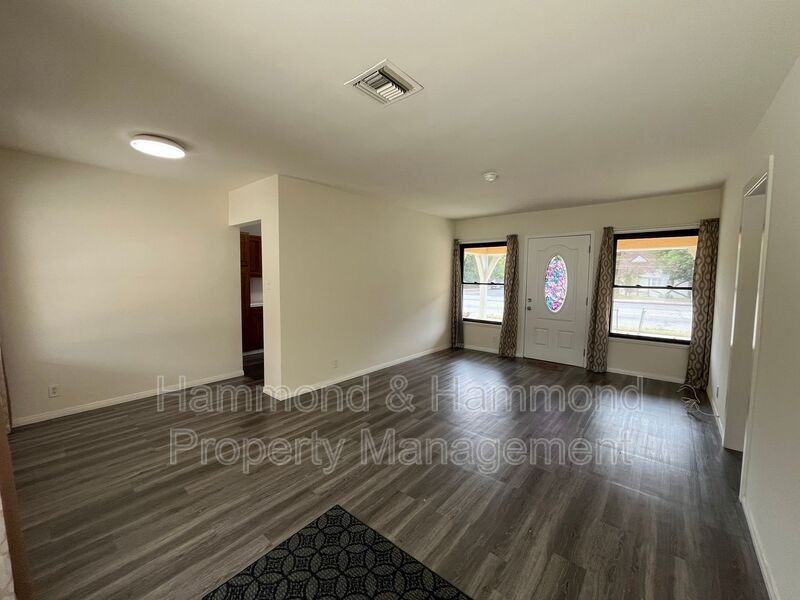 18003 Saticoy St - Photo 5 of 27
