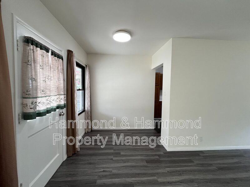 18003 Saticoy St - Photo 7 of 27