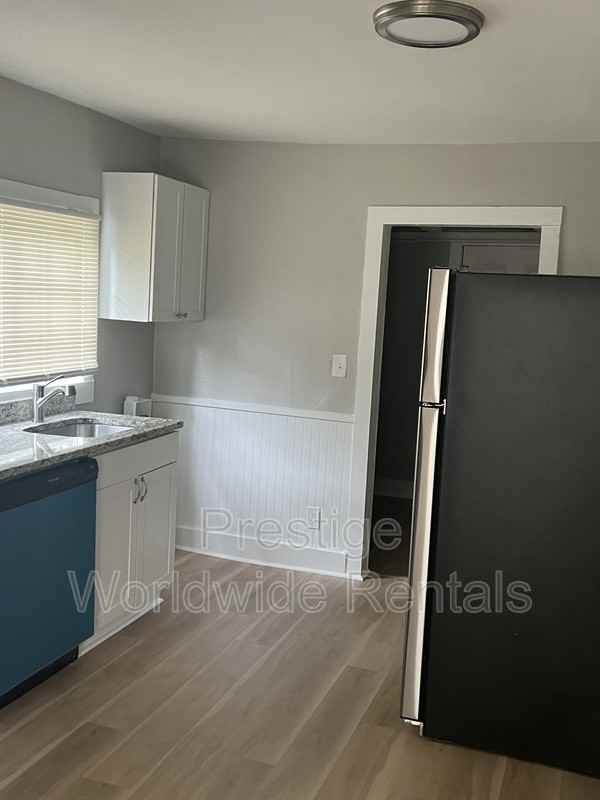 5223 Thomason Ave - Photo 3 of 6