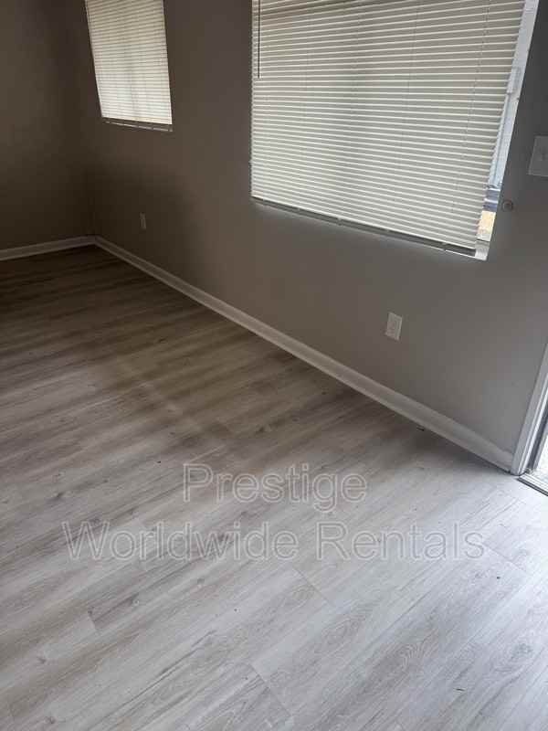 1718 Knowles Rd - Photo 2 of 5