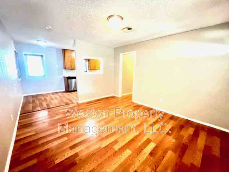 413 Reed Pl - Photo 3 of 11