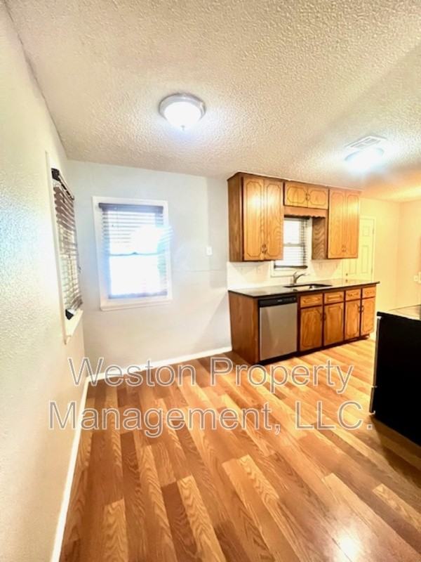 413 Reed Pl - Photo 4 of 11