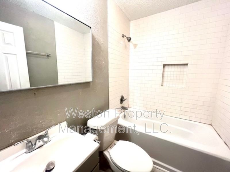 413 Reed Pl - Photo 7 of 11