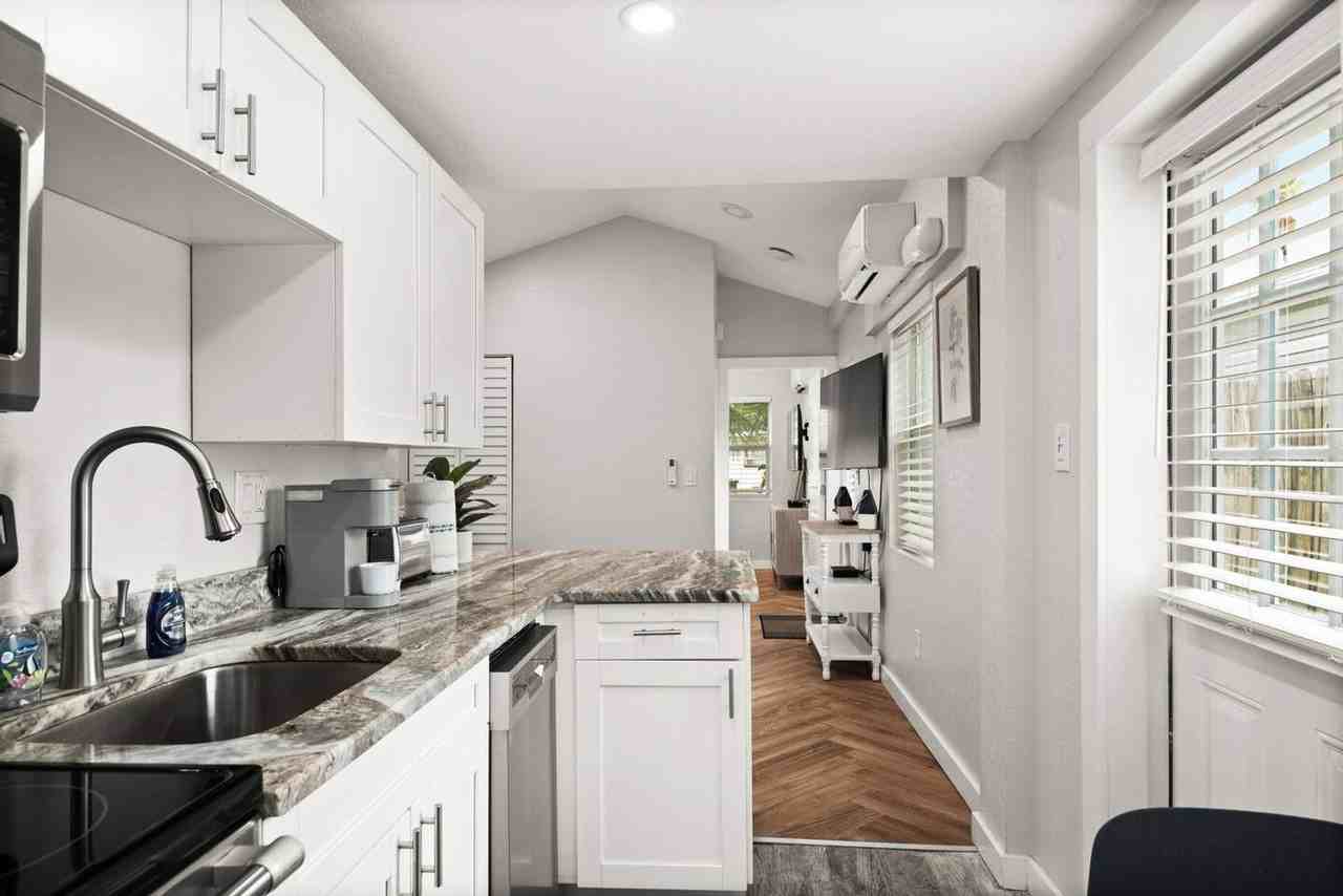 405 Dunedin Rentals LLC - Photo 3 of 25