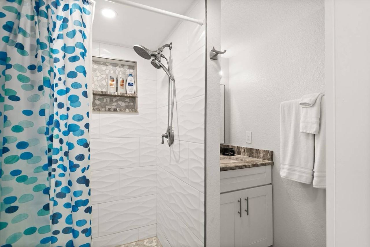 405 Dunedin Rentals LLC - Photo 4 of 25