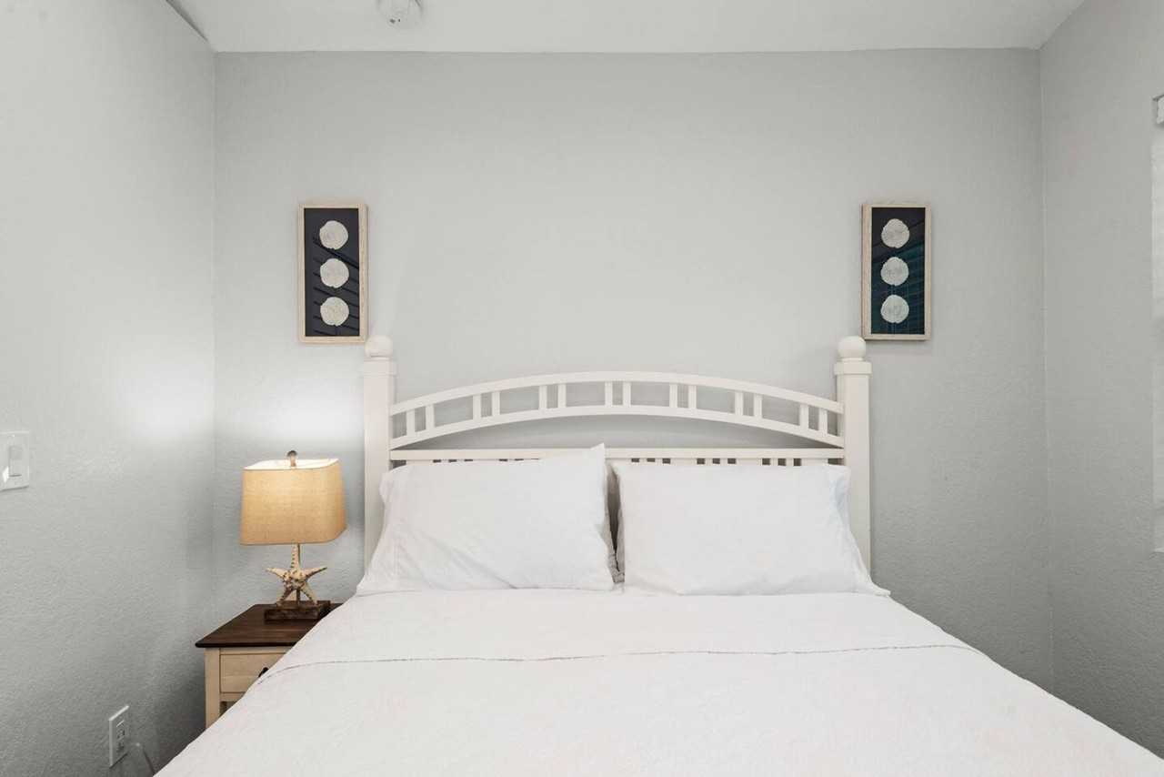 405 Dunedin Rentals LLC - Photo 6 of 25