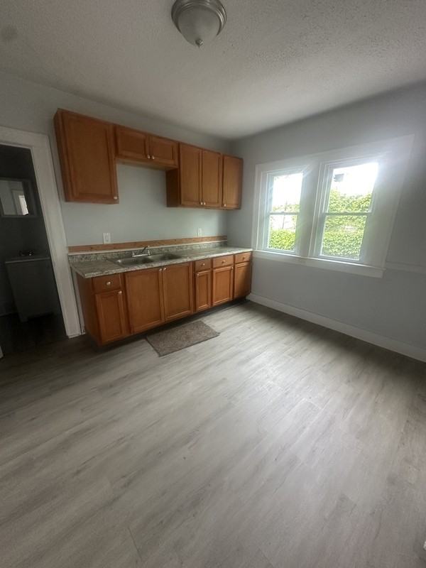 12909 Benwood Ave - Photo 4 of 10