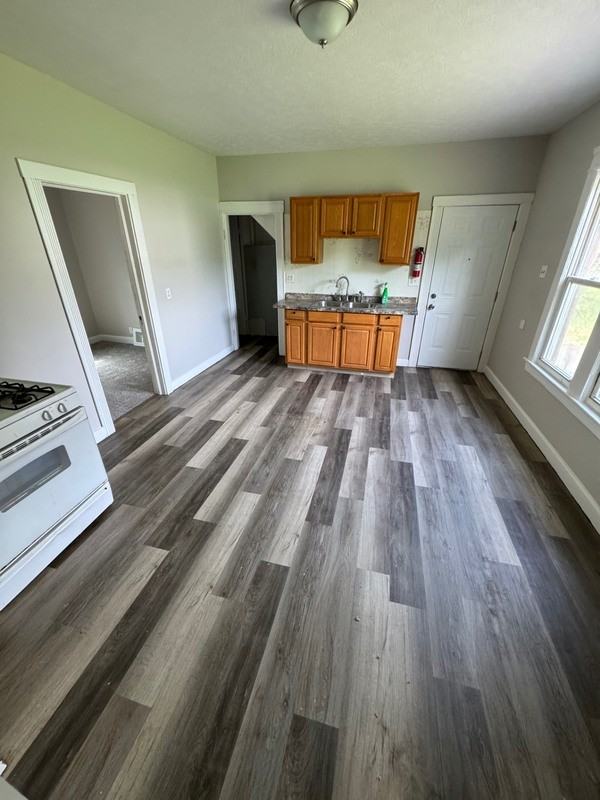 5911 Lansing Ave - Photo 2 of 10