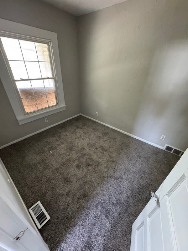 5911 Lansing Ave - Photo 6 of 10