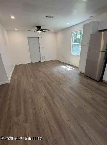 7083 Jefferson St - Photo 4 of 9